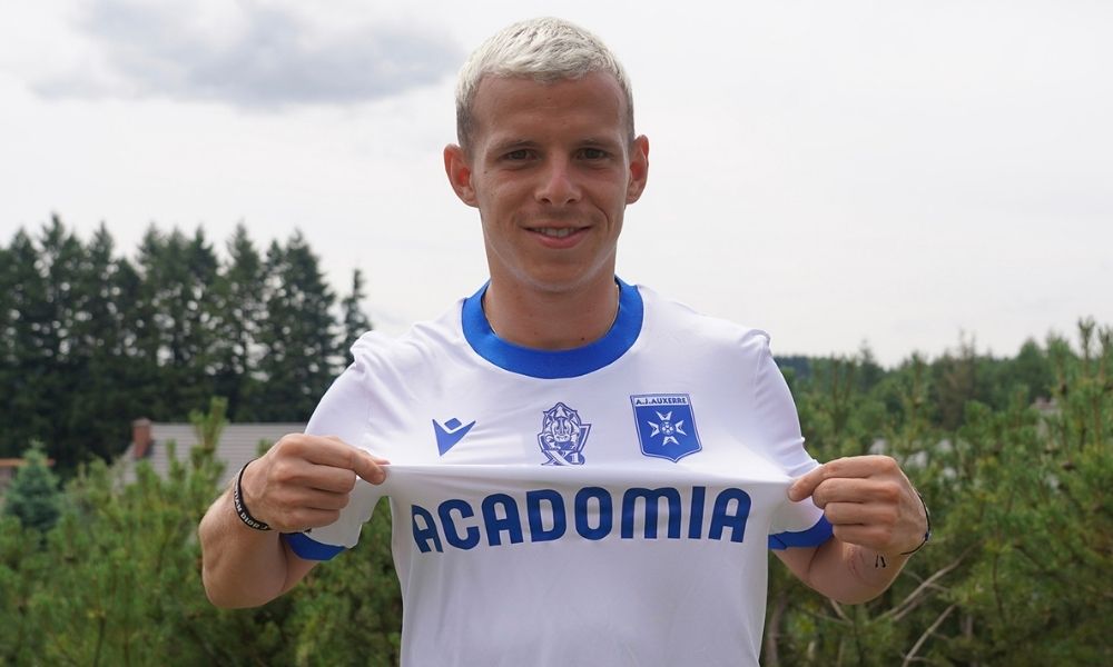 Acadomia main shirt deal 